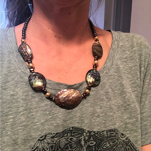 Elegant Abalone Imitation Mother of Pearl Shell Necklace - Picture 7 of 11